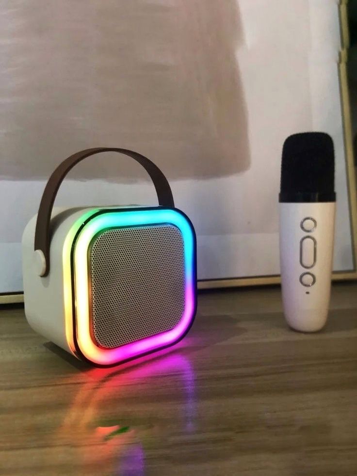 MINI PARLANTE RGB CON MICROFONO